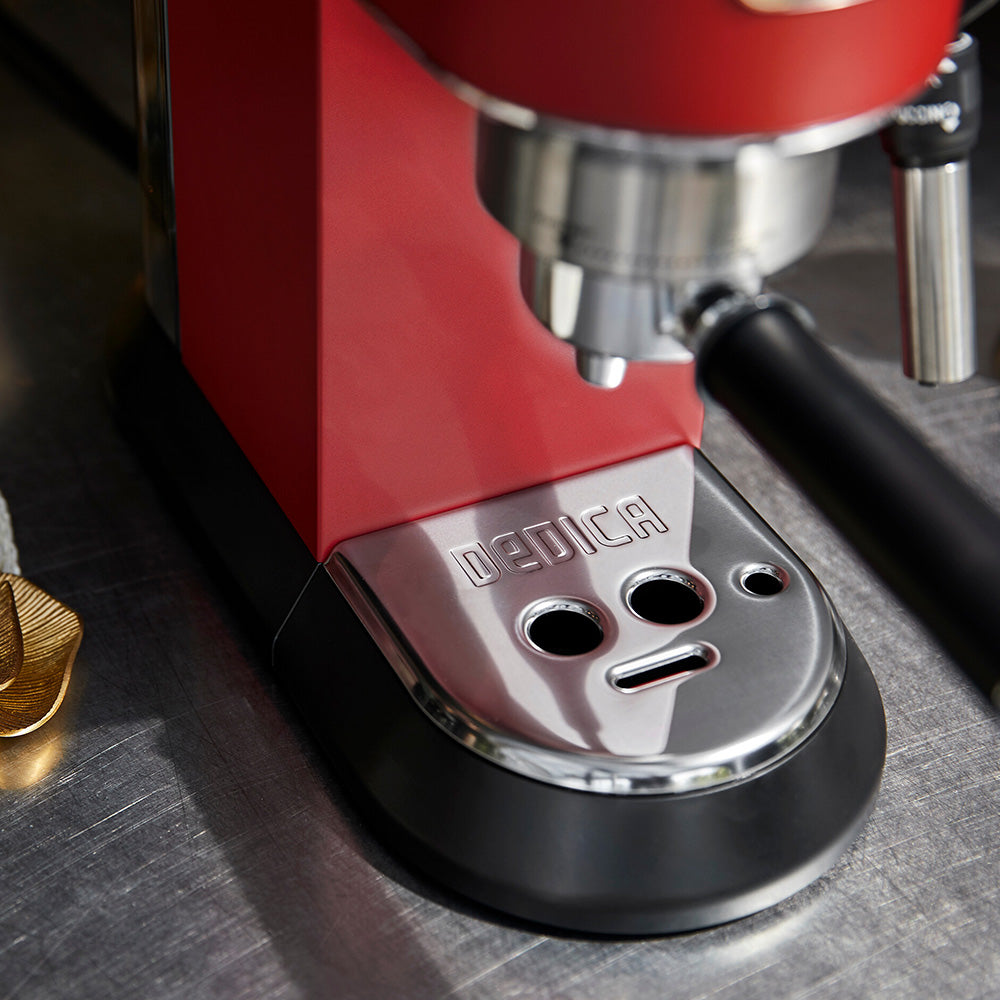 DeLonghi Dedica Style Manual Pump Espresso Machine EC685 Matte Red