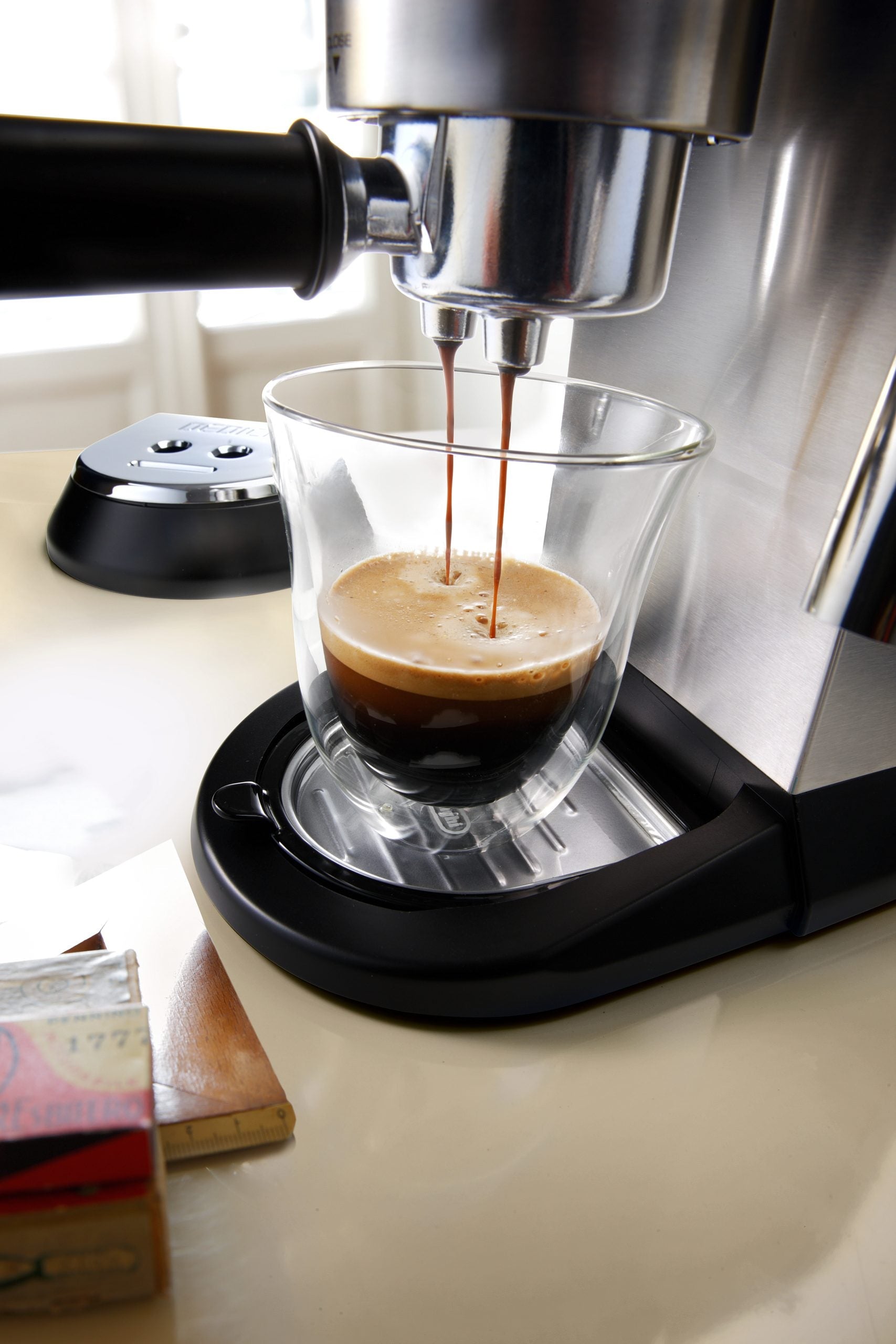 DeLonghi Dedica EC685 Manual Espresso Coffee Machine Chrome