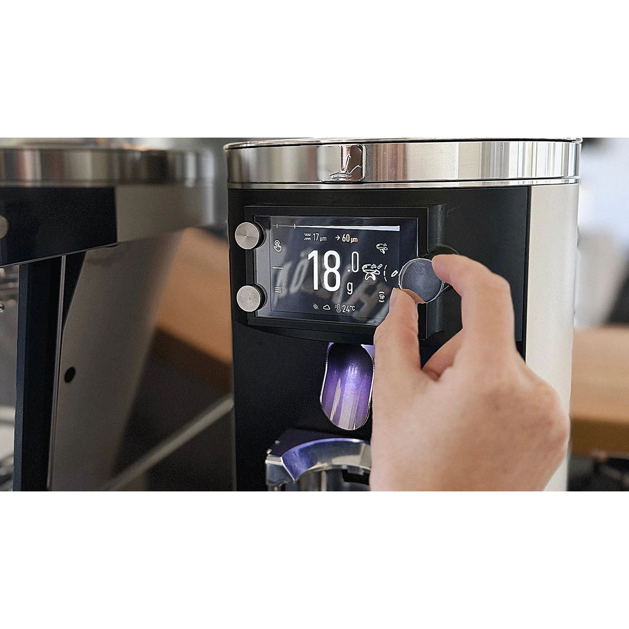White Mahlkönig E80W GbS grinder adjustment in operation