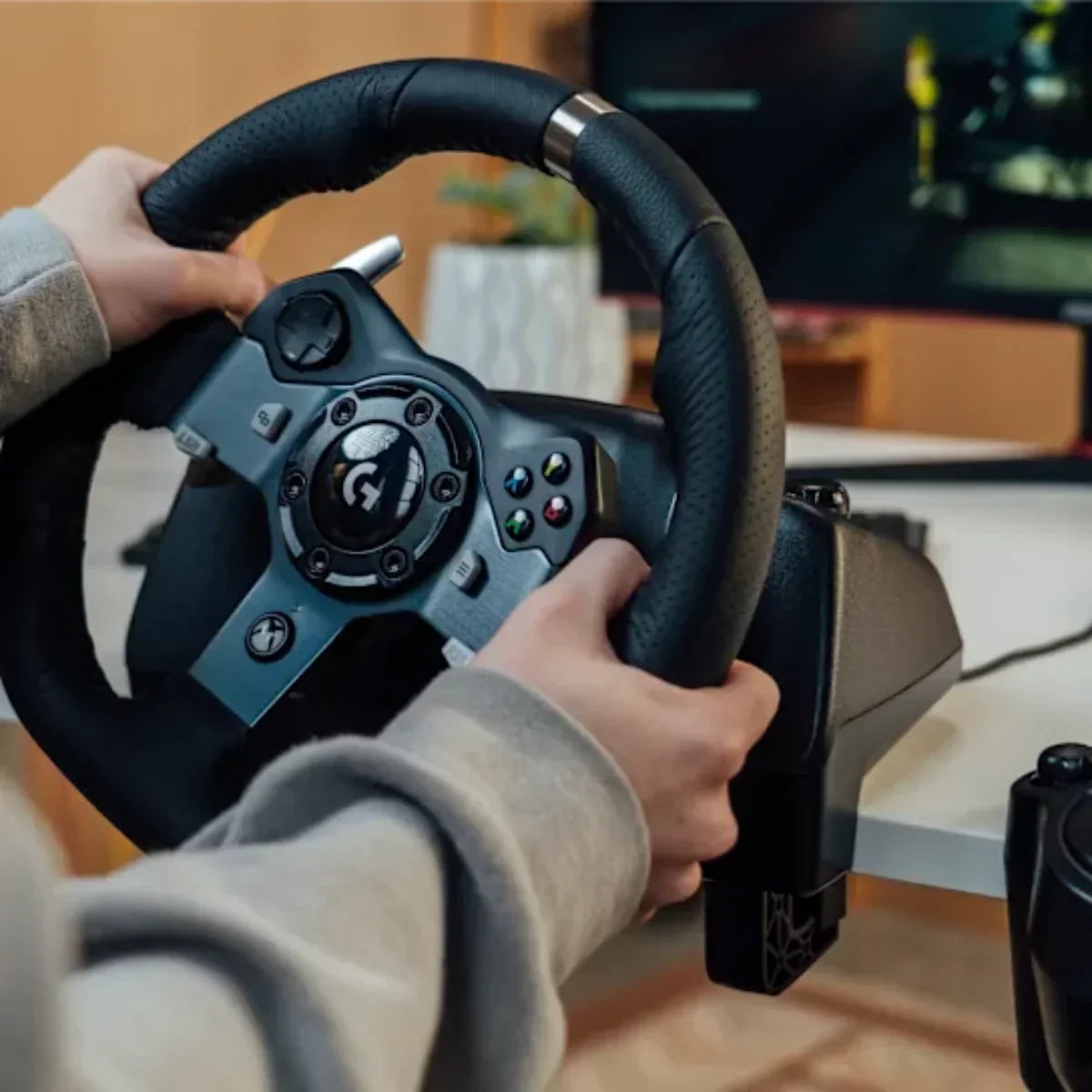 Logitech G920 Driving Force Racing Wheel and Pedals for Xbox & PC