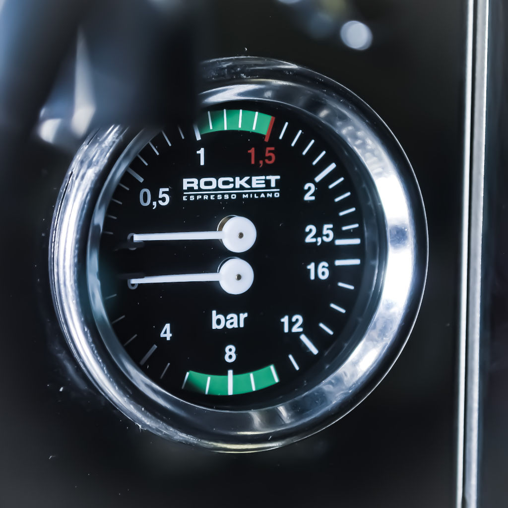 Rocket Boxer Pressure Guage Detail