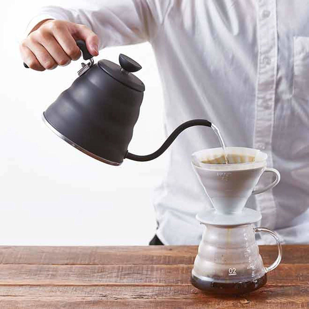 Hario Buono Gooseneck kettle 800ml black variant in use